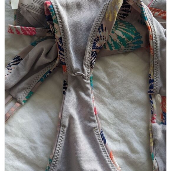 Raisins Beige Sea Shell Print Triangle Bikini Set - Picture 3 of 12